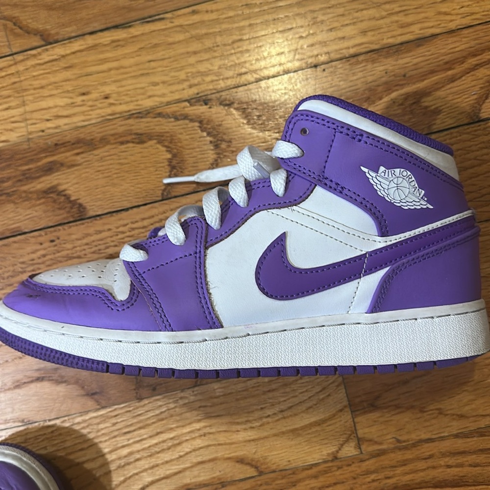 Air Jordan Mid 1 purple venom
